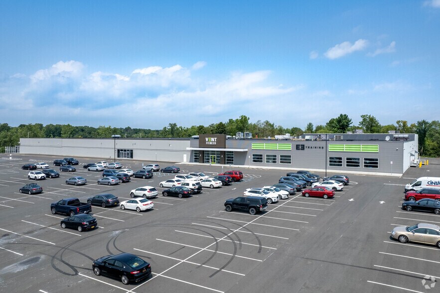 Primary Photo Of 195 Troy Schenectady Rd, Latham General Retail For Lease