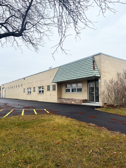 440 W BELDEN AVE  