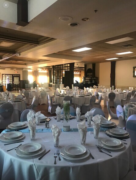 More Photos Of 31920 Van Dyke Ave, Warren Restaurant For Sale