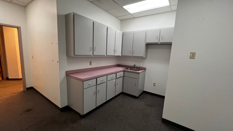 More Photos Of 2100 Ferry St, Easton Medical For Lease