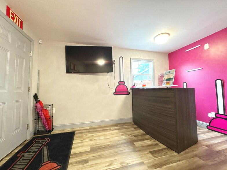 More Photos Of 1916 Jordan Ln NW, Huntsville Freestanding For Sale