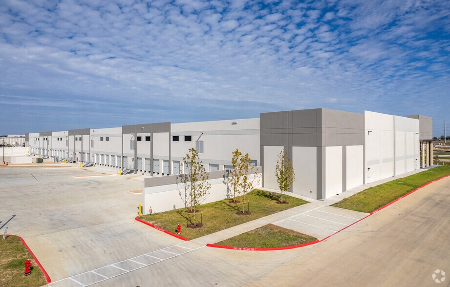 More Photos Of 15825 Impact Way, Pflugerville Distribution For Lease