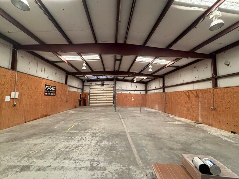 More Photos Of 7268 Peppermill Pky, Charleston Light Manufacturing For Lease