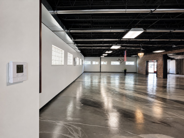 More Photos Of 44 W Lincoln Hwy, Chicago Heights Office For Lease
