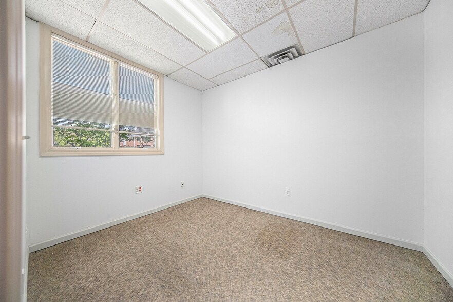 More Photos Of 35540 W Michigan Ave, Wayne Office For Sale