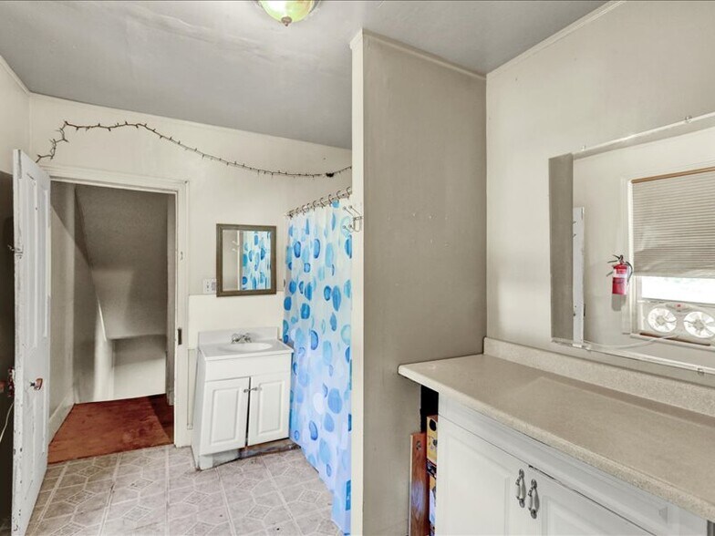 More Photos Of 1634 Moselem Springs Rd, Hamburg Storefront Retail Residential For Sale