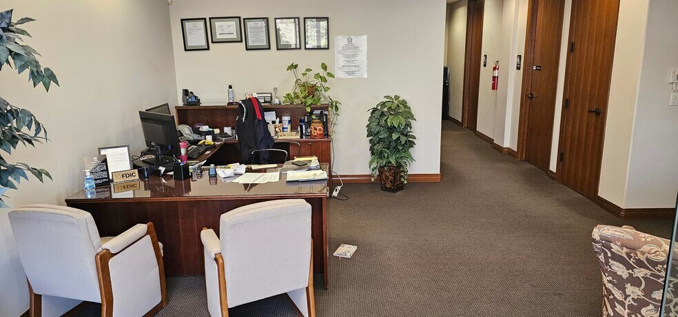 More Photos Of 7006 S Alton Way, Englewood Light Manufacturing For Lease