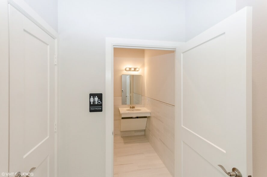 More Photos Of 3801 N Central Expy, McKinney Medical For Sale