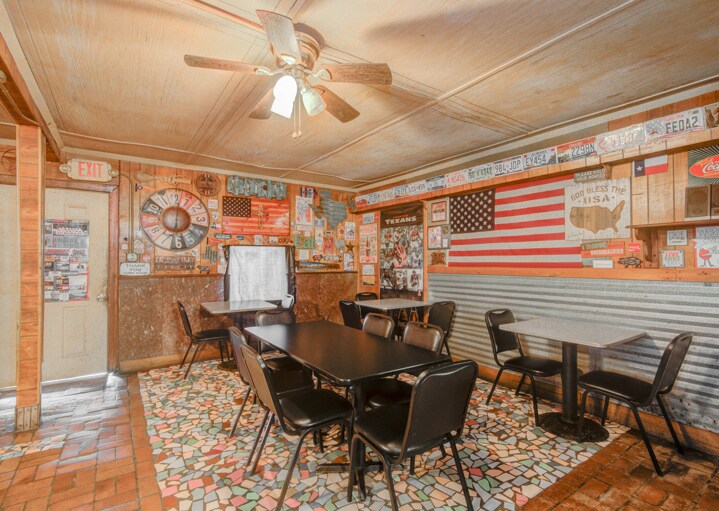 More Photos Of 503 S Gulf Blvd, Freeport Flex For Sale