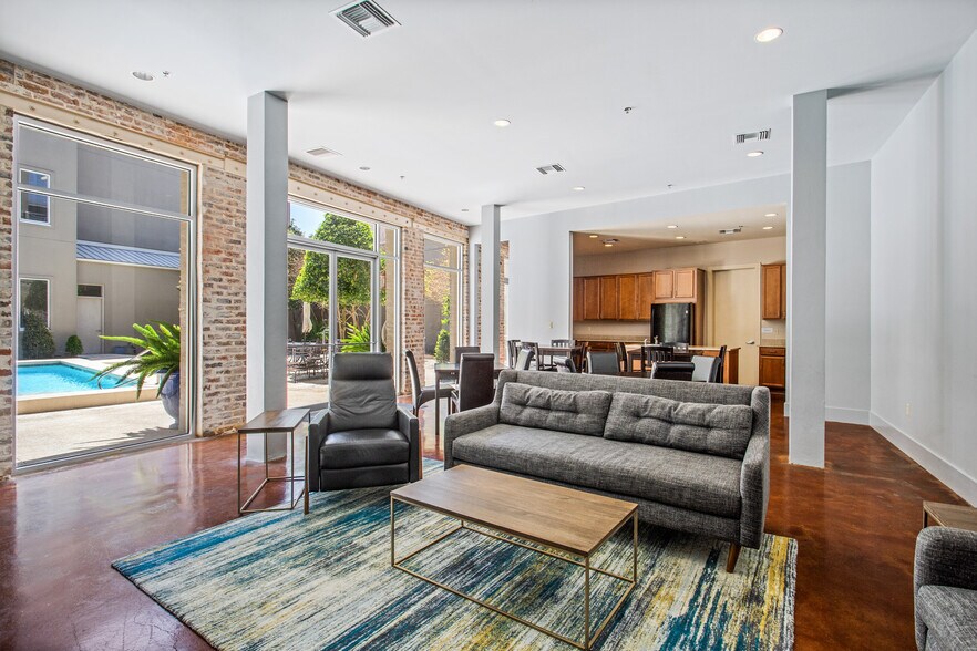 More Photos Of 840 Tchoupitoulas St, New Orleans Storefront Retail Residential For Sale