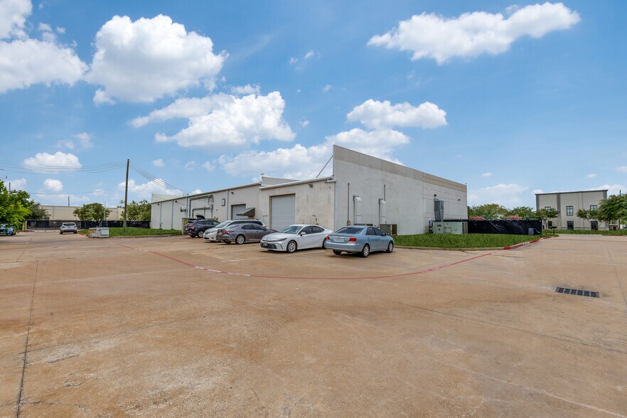 More Photos Of 4323 Greenbriar Dr, Stafford Showroom For Sale