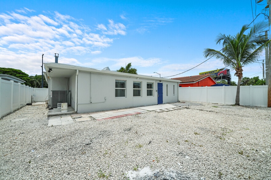 More Photos Of 311 E Commercial Blvd, Oakland Park Freestanding For Sale
