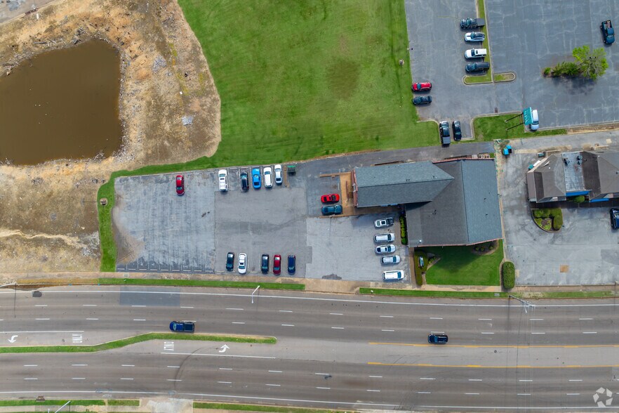 More Photos Of 3530 Hickory Hill Rd, Memphis Medical For Sale