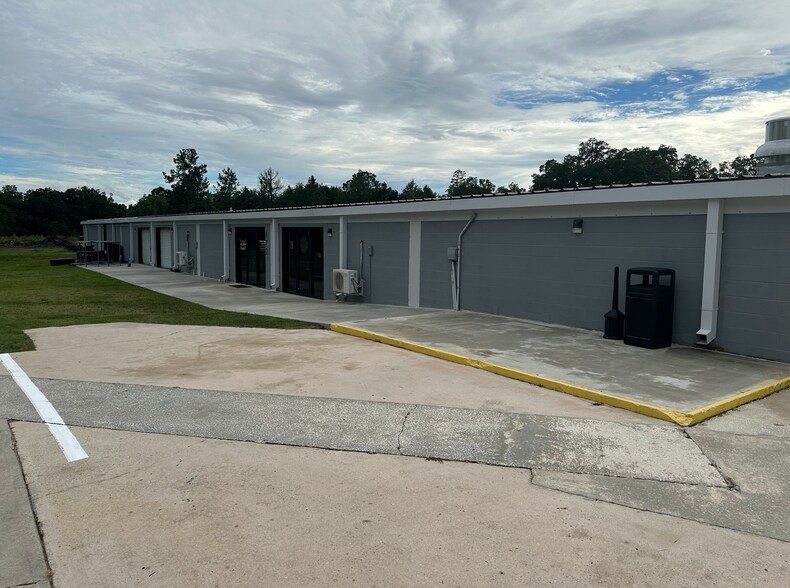 More Photos Of 140 Palm St NE, Live Oak Manufacturing For Lease