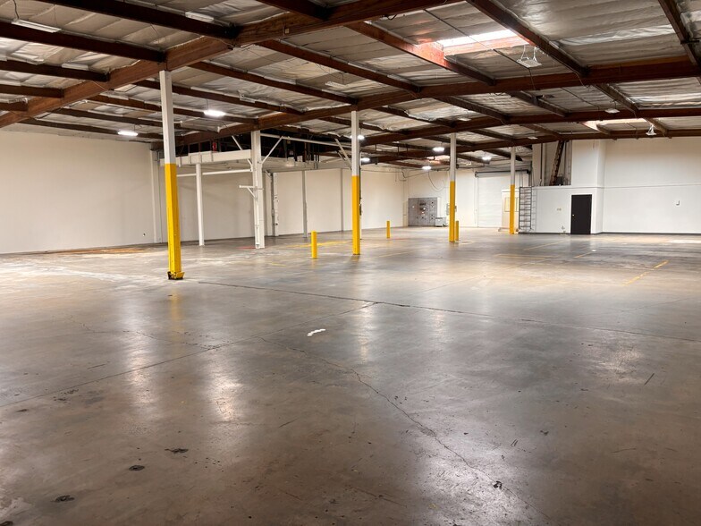 More Photos Of 1411 N Daly St, Anaheim Manufacturing For Lease