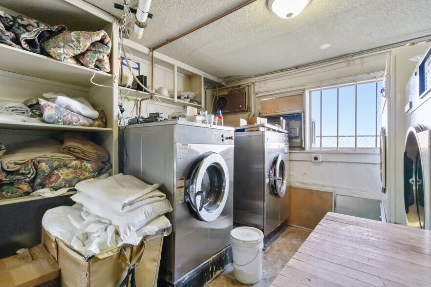 More Photos Of 1243 E Main St, Barstow Hotel For Sale