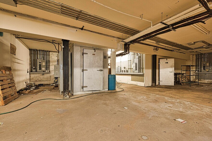 More Photos Of 80 E Main St, Huntington Freestanding For Sale