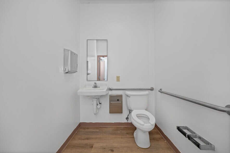 More Photos Of 4630 Pleasant Ave, Fairfield Medical For Lease