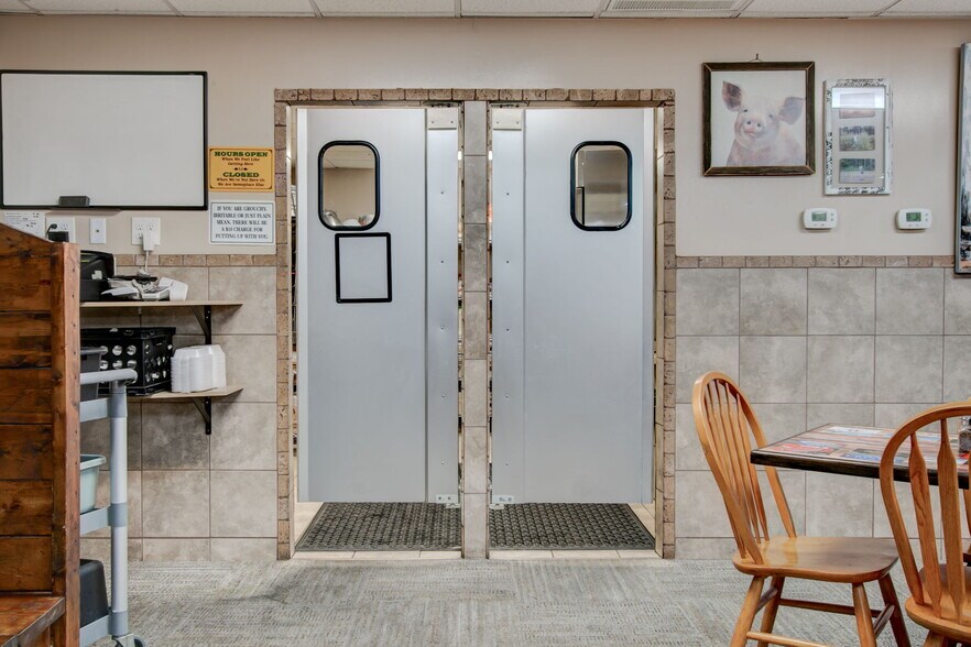 More Photos Of 868 County Line Rd NE, Resaca Convenience Store For Sale