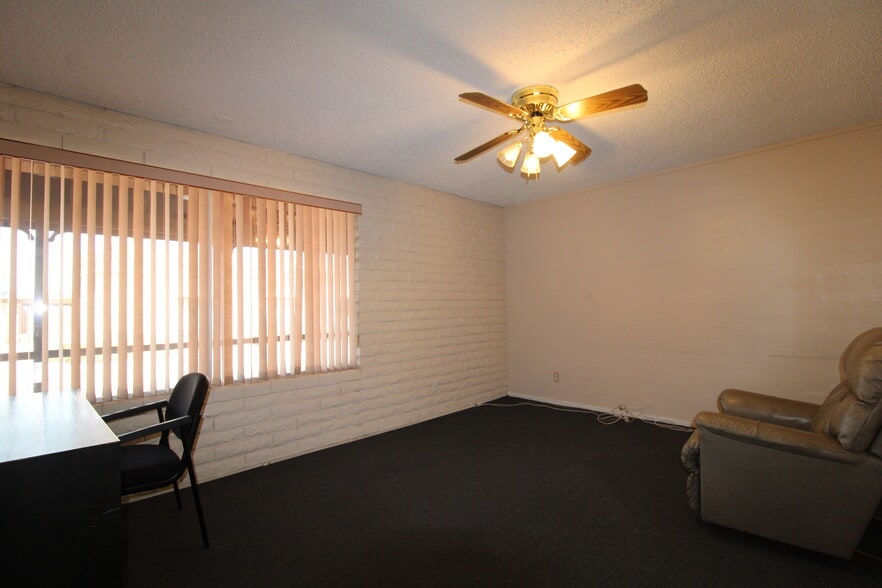 More Photos Of 1000 W Apache Trl, Apache Junction Freestanding For Sale