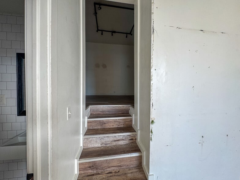 More Photos Of 1220-1222 Parsons Ave, Columbus Storefront Retail Residential For Sale