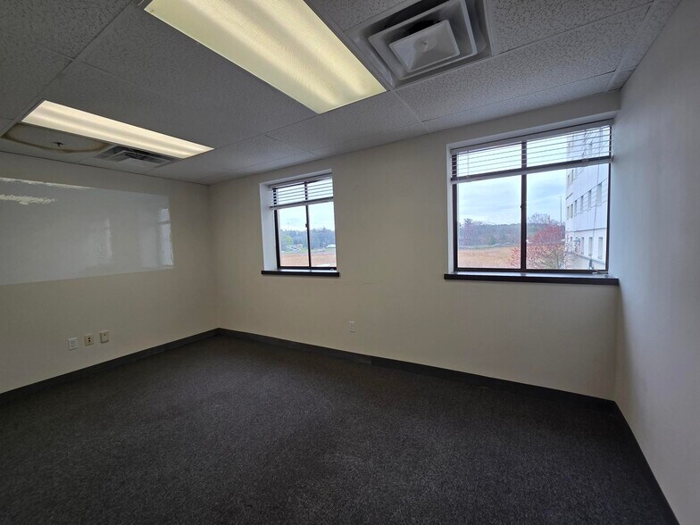 More Photos Of 2-100 Tower Office Park, Woburn Showroom For Lease