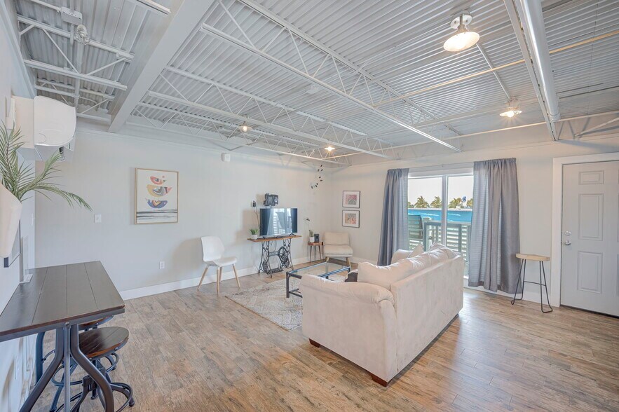 More Photos Of 1161-1165 Estero Blvd, Fort Myers Storefront Retail Residential For Sale