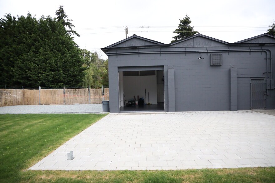 More Photos Of 8855 9th Ave SW, Seattle Convenience Store For Lease