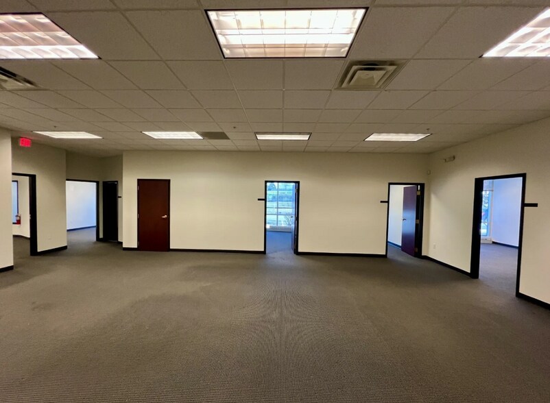 More Photos Of 455 Cayuga Rd, Cheektowaga Office For Lease