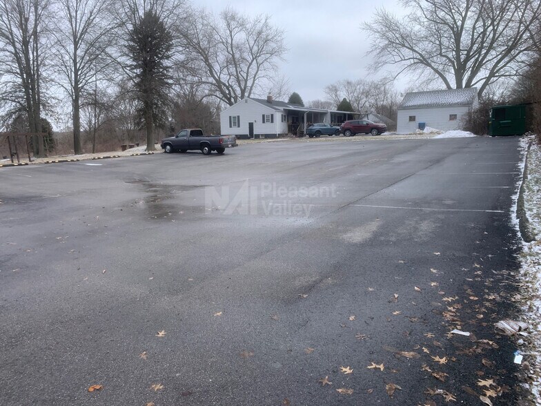 More Photos Of 2561 S Arlington Rd, Akron Office For Sale