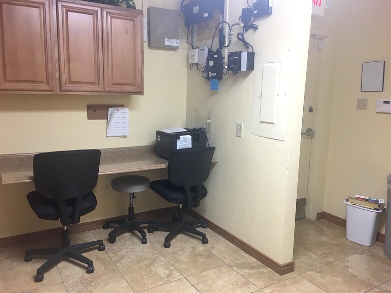 More Photos Of 515 N King St, Seguin Medical For Sale