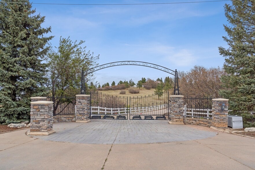 More Photos Of 1751 W Wolfensberger Rd, Castle Rock Flex For Sale