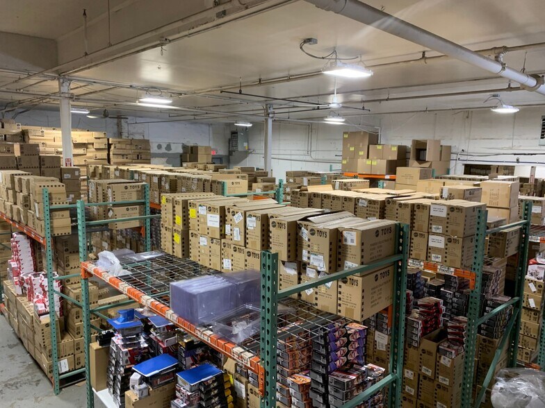 More Photos Of 50 Mill Rd, Freeport Manufacturing For Sale