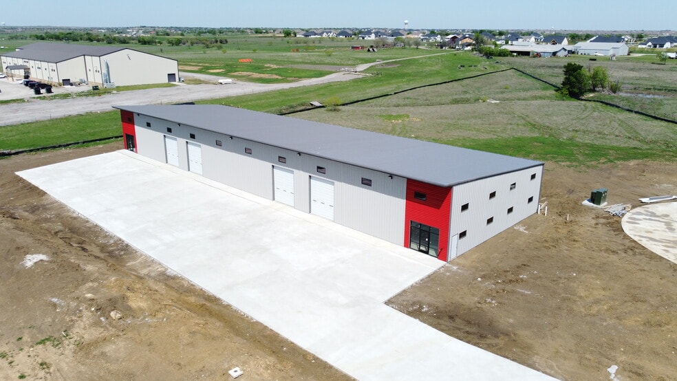 More Photos Of 8137 Florance Rd, Northlake Light Distribution For Lease