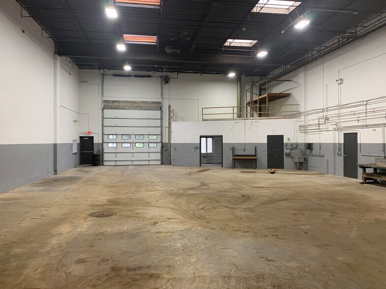 More Photos Of 690 State Fair Blvd, Syracuse Warehouse For Lease