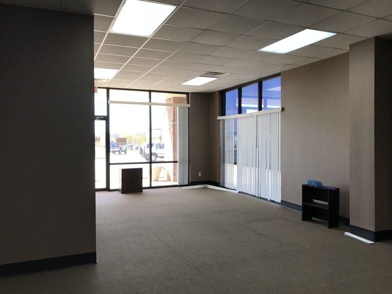 More Photos Of 1701-1715 W James River Rd, Ozark Office For Lease