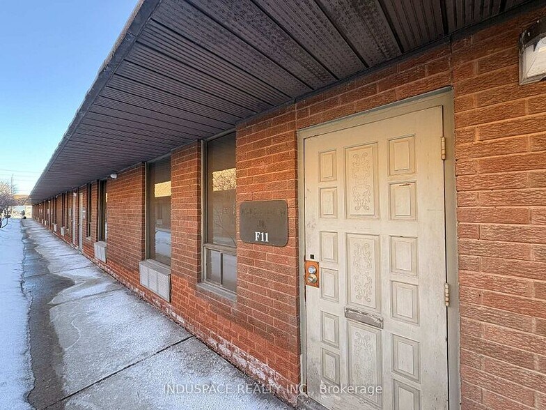 More Photos Of 1585 Britannia Rd E, Mississauga Flex For Lease