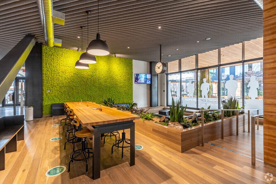 More Photos Of 1895 NW Front Ave, Portland Unknown For Lease