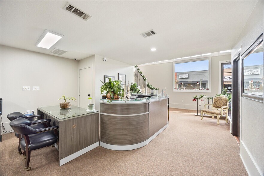 More Photos Of 208 S Bois D Arc St, Forney Storefront Retail Office For Sale