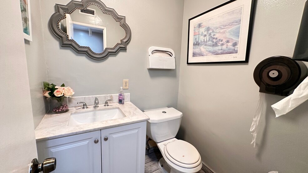 More Photos Of 708 N Marengo Ave, Pasadena General Retail For Sale