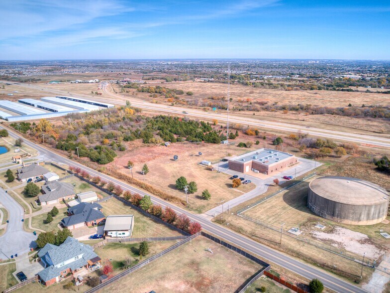 More Photos Of 9802 N Morgan Rd, Yukon Office For Sale