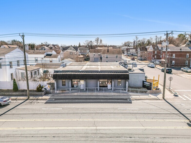 Primary Photo Of 192 Pine St, Bristol Restaurant For Sale
