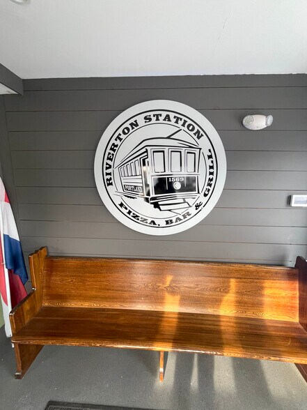 More Photos Of 1569 Forest Ave, Portland Restaurant For Sale