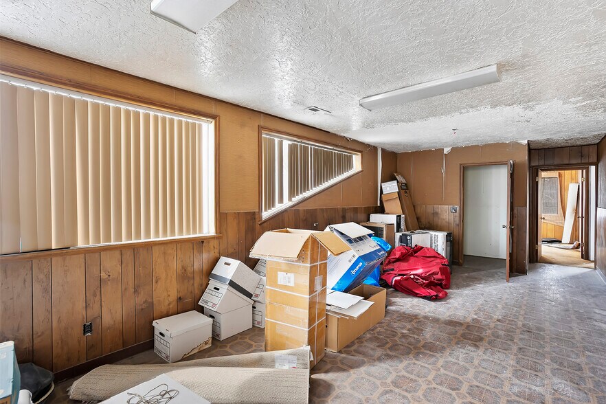 More Photos Of 265 N Washington Blvd, Ogden Auto Repair For Sale