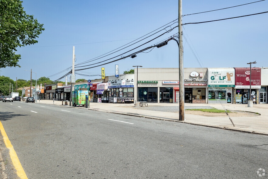 More Photos Of 22102-22150 Horace Harding Expy, Oakland Gardens Storefront For Lease