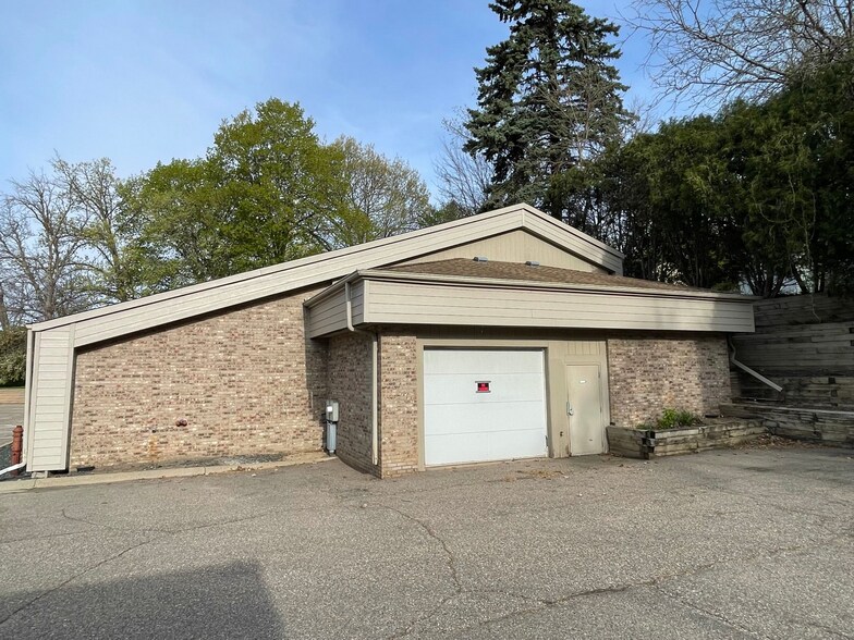 More Photos Of 3542 Shoreline Dr, Wayzata Freestanding For Lease