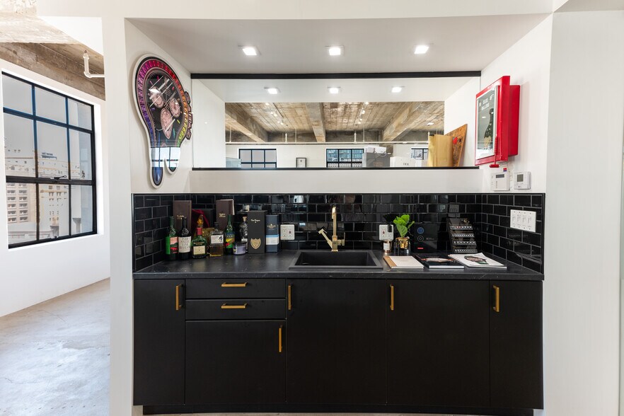 More Photos Of 742-748 S Hill St, Los Angeles Loft Creative Space For Lease