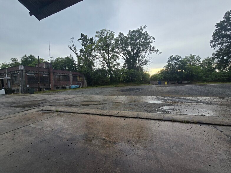 More Photos Of 1404 Angier Ave, Durham Chemical Oil Refinery For Lease