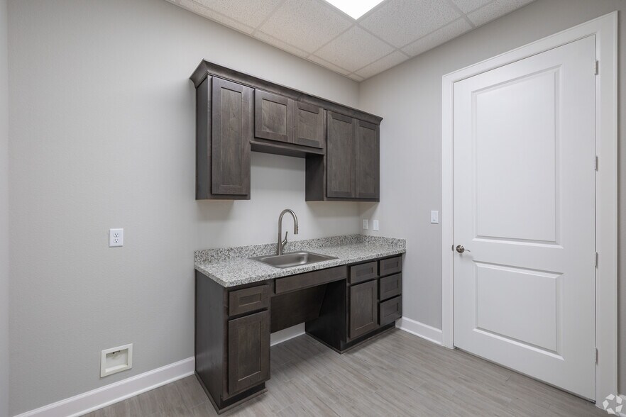 More Photos Of 26717 Westheimer Pky, Katy Office For Sale