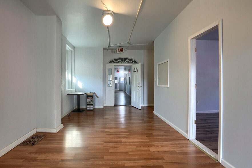 More Photos Of 1347 Howard St, Harrisburg Light Manufacturing For Sale